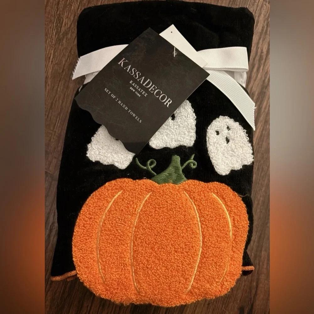 Halloween HAND TOWELS (2) Black w White GHOSTS Orange PUMPKINS NWT KassaDecor